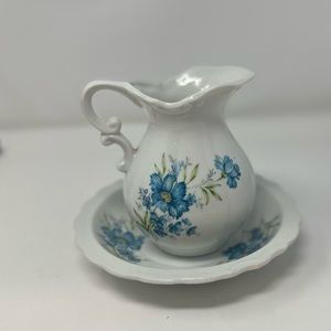Beautiful Vintage Inarco E-4542 Pitcher and Bowl Set with Blue Flower; EUC